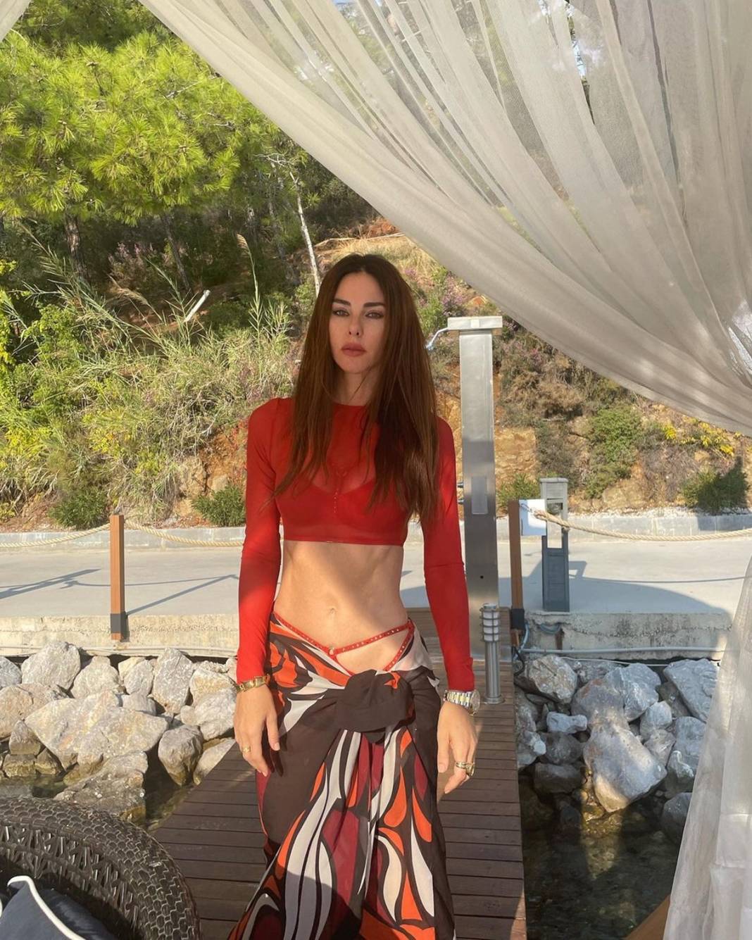 Defne Samyeli kıyafetiyle takipçilerinin diline düştü! O detay anında ortaya çıktı 27